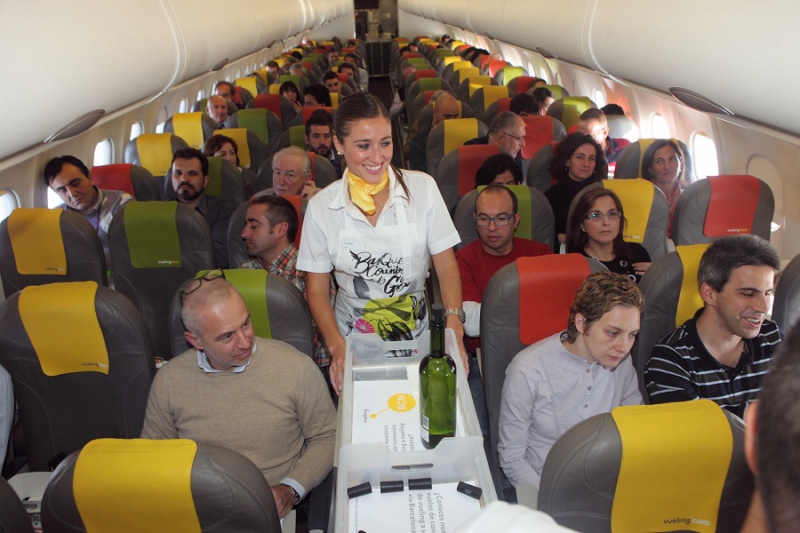 Vueling convoca a los aspirantes a tripulantes de cabina a ...