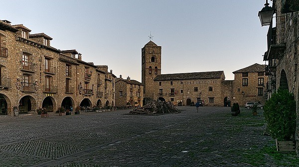 Pueblo medieval de Aínsa (Huesca)