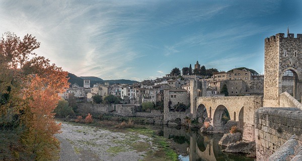 Pueblo medieval de Besalú (Girona)