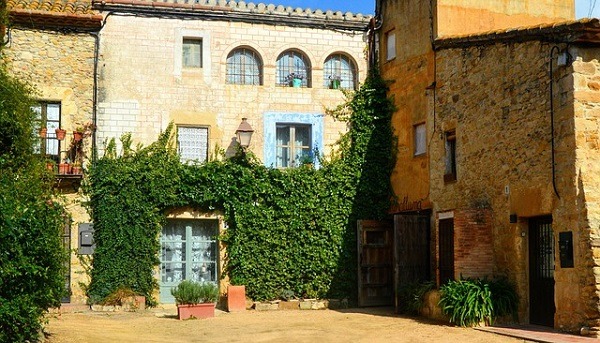 Pueblo medieval de Peratallada (Girona)