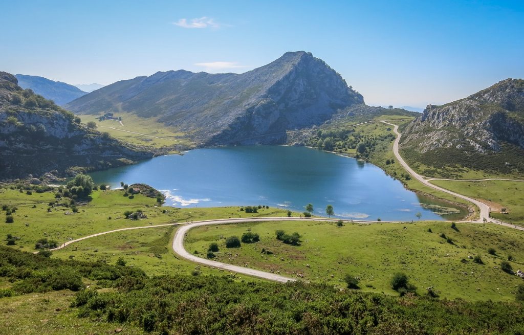 Asturias cicloturismo en Lagos de Covadonga